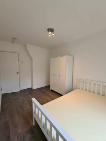 Lovely 3 Bed Flat in Bethnal Green to Rent  2