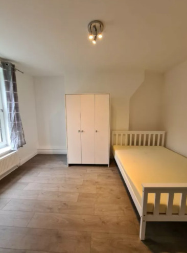 Lovely 3 Bed Flat in Bethnal Green to Rent  7