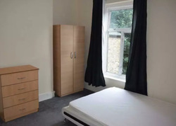 One Double Bedroom Available in Stratford - House to Rent thumb-53291