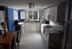 One Double Bedroom Available in Stratford - House to Rent