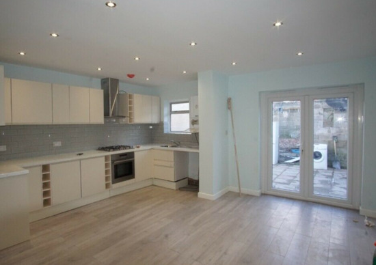 A Lovely Brighton Newly Refurbished 5 Bedroom Terraced House Available to Rent