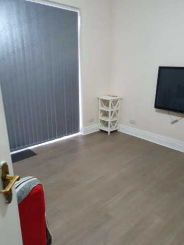Available Double Rooms in a Shared House, M6  3