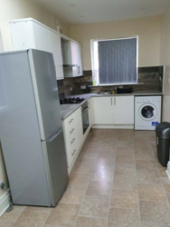 Available Double Rooms in a Shared House, M6 thumb-53431