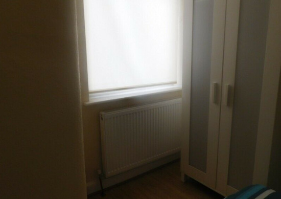 Available Doube Room in 4 Bedroom House, Salford M6  0