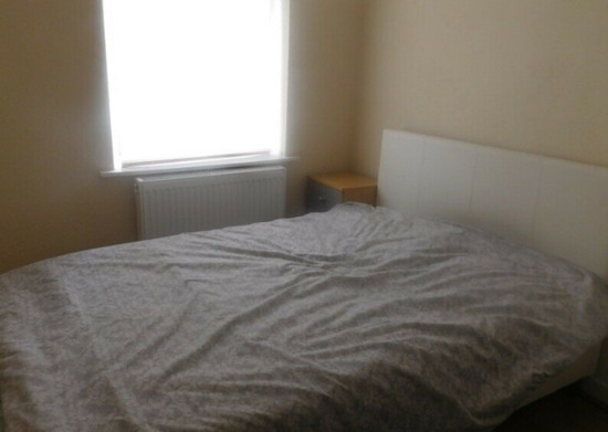 Available Doube Room in 4 Bedroom House, Salford M6  1