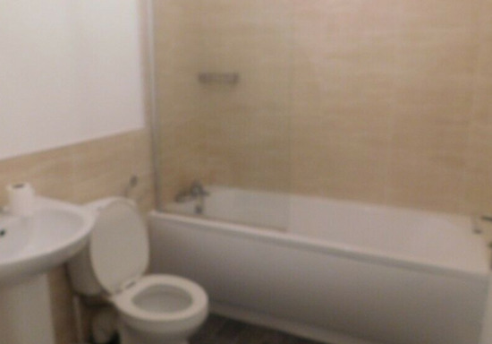 Available Doube Room in 4 Bedroom House, Salford M6  2