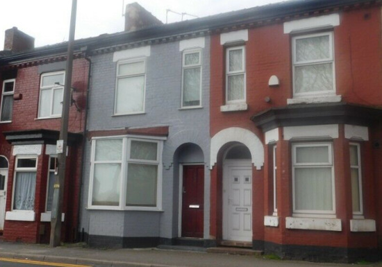 Available Doube Room in 4 Bedroom House, Salford M6  6