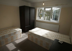 Impressive 2-Bed Ground Floor Maisonette Available to Rent in South Harrow thumb-53487