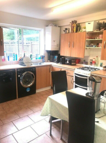 Lovely double room to Rent. Two Week Deposit  2