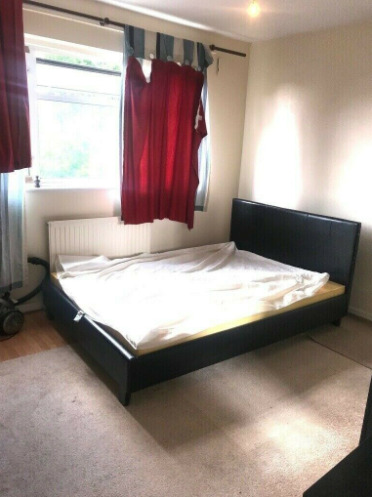 Lovely double room to Rent. Two Week Deposit  7