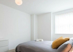 Modern 1 Bed Flat near Towerbridge Road thumb-53581