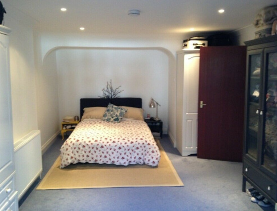 FR6-Spacious Quiet One Bed Flat