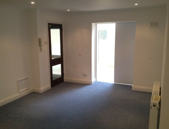 FR6-Spacious Quiet One Bed Flat  5