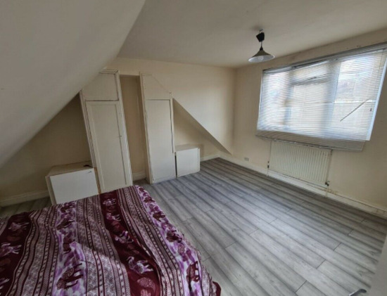 Large 4 Bedroom House in Brent Cross  3