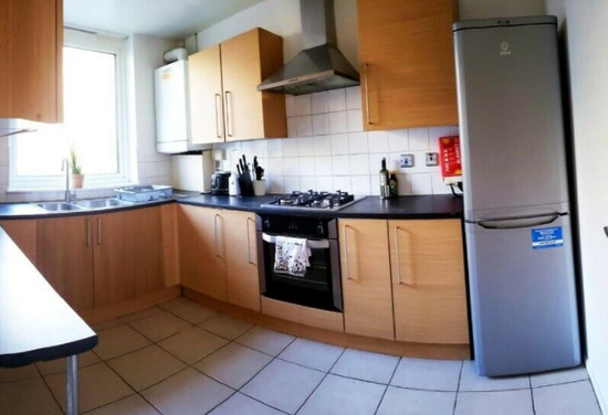 Impressive 4 Bedrooms Flat to Rent in Downfield Close  0