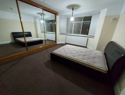 Spacious Double-Room to Rent in a Shared House in Great West Road thumb-53675