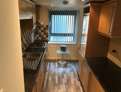 2 Bedroom Flat to Rent on 4Th Floor with Lift and Available Now thumb 2