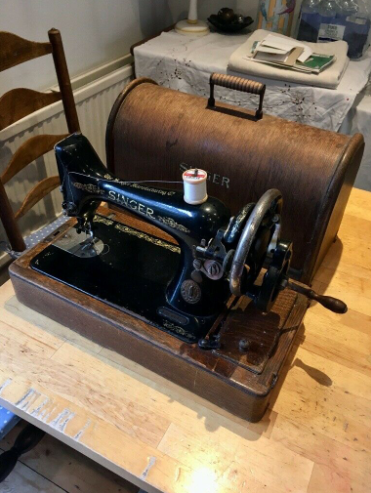 Singer Sewing Machine  0