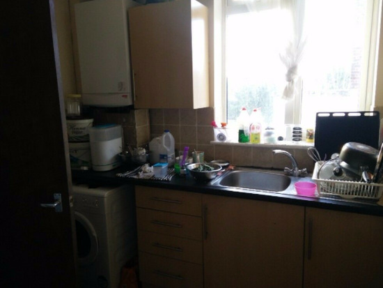 Large Double Room in Queensbury Fully Furnished and Refurbished  4