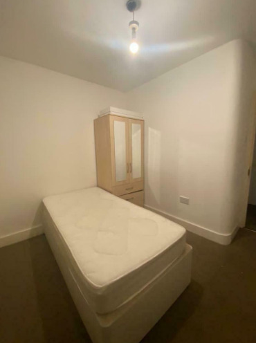 Available Now - Room in Shared House £100Pw All Inclusive  4
