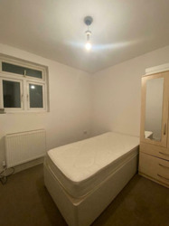 Available Now - Room in Shared House £100Pw All Inclusive thumb 4