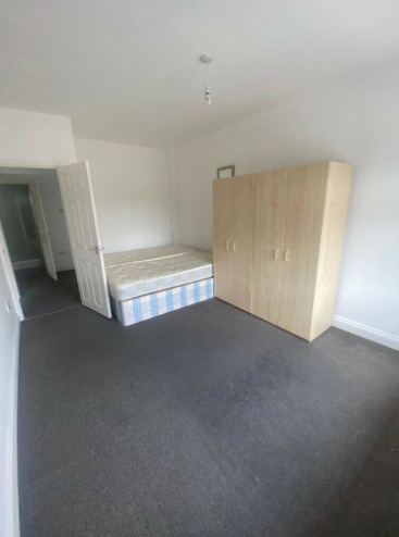 2 Bedroom Flat to Rent  3