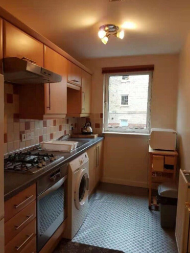 A Lovely Two Bedroom with Two Bathroom Flat to Rent in New Town  1