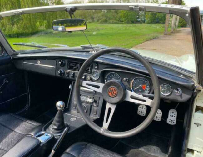 1973 MGB Roadster  4