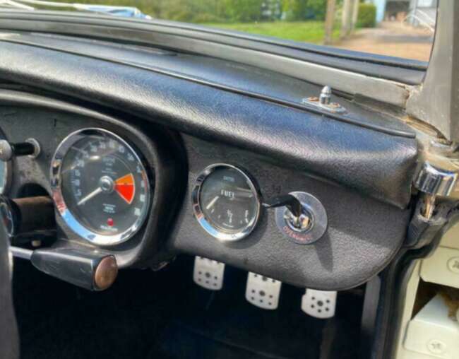 1973 MGB Roadster  9