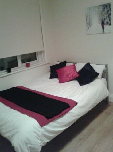 Lovely Double Room to Rent on Tong Road, Leeds LS12  4