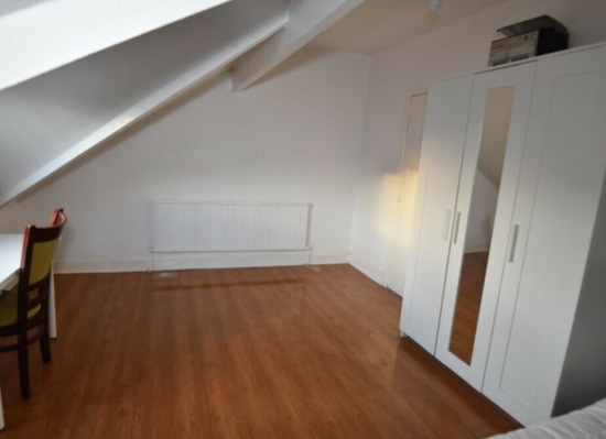Large Double Room Available to Rent on City Road!  1