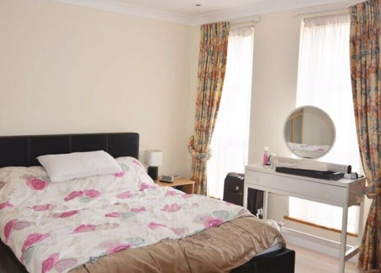 2 Bedroom Flat at Manbre Road, Hammersmith  4