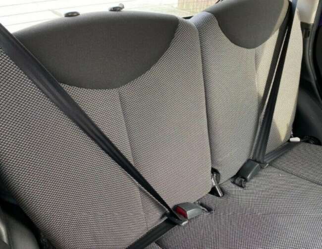 2013 Toyota Aygo Hatchback 5 Doors thumb 12