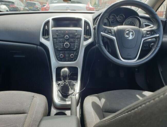 2013 Vauxhall Astra - Hatchback / Manual 1398 (cc) 5 Doors  5