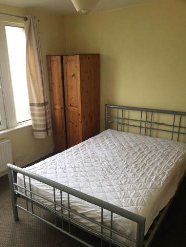 En Suite Room to Rent in Swindon Centre  2
