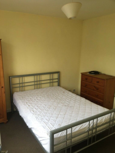 En Suite Room to Rent in Swindon Centre  1