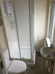 En Suite Room to Rent in Swindon Centre thumb 1