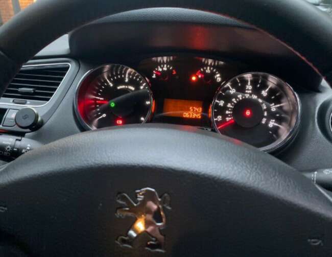2012 Peugeot, 5008, MPV, Manual thumb 5