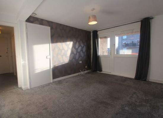 1 Bedroom First Floor Flat, Bright & Spacious - Northfield Drive  4