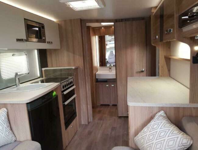 2017 Bessacarr 442 Motorhome with Tow Bar thumb 7