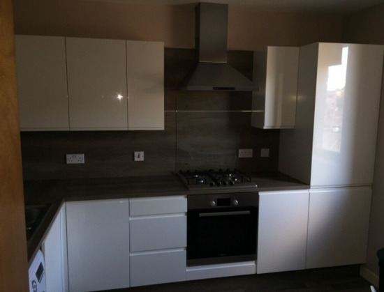 2 Bedroom Flat, Maberly Street, Fully Furnished, Spacious, Newly Upgraded, Private Parking  3