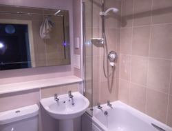 2 Bedroom Flat, Maberly Street, Fully Furnished, Spacious, Newly Upgraded, Private Parking thumb 3