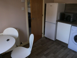 2 Bedroom Flat, Maberly Street, Fully Furnished, Spacious, Newly Upgraded, Private Parking thumb 5