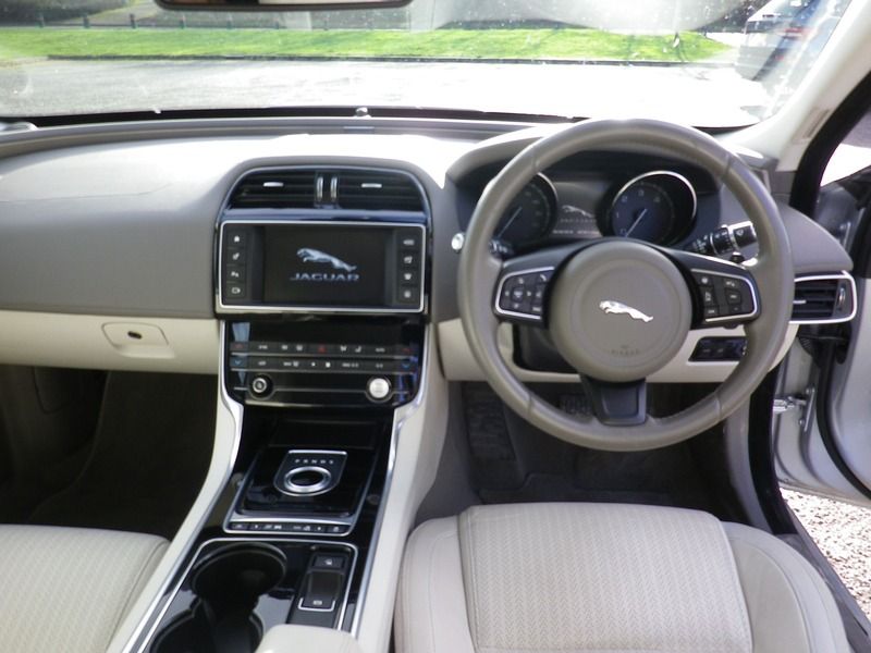 2015 Jaguar XE 2.0 4dr  8