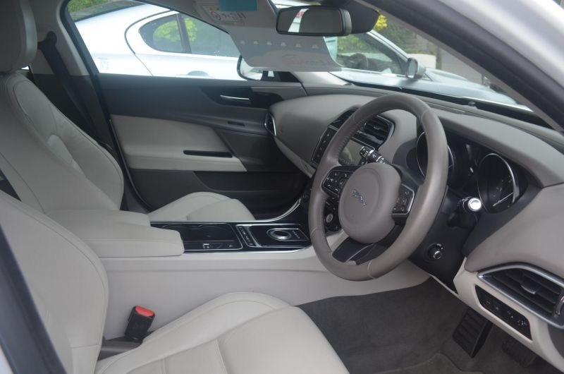  2016 Jaguar XE 2.0d  5