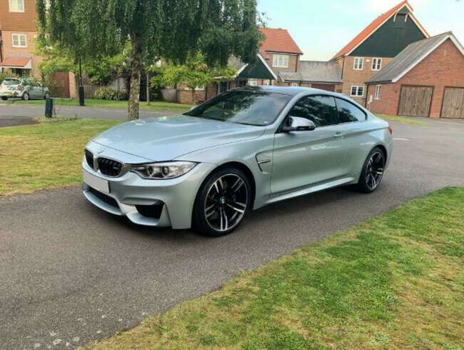 2016 BMW M4 - only 8K Miles from New thumb 1