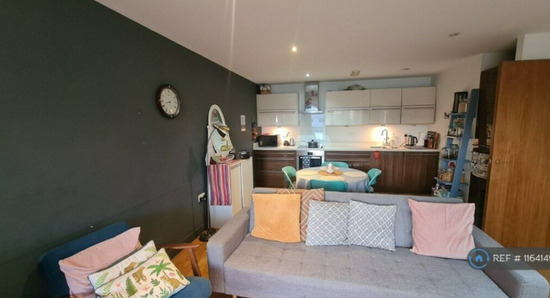 2 Bedroom Flat in Westholme Garden, Ruislip Manor, Hillingdon, HA4  6