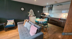 2 Bedroom Flat in Westholme Garden, Ruislip Manor, Hillingdon, HA4 thumb 6