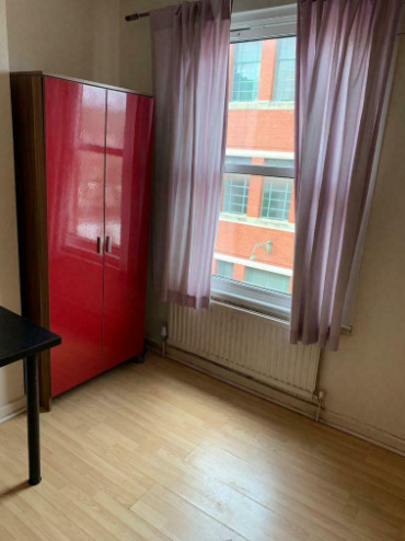 Single Rooms to Rent on Beckenham Road (No Deposit or Agency Fees)  3