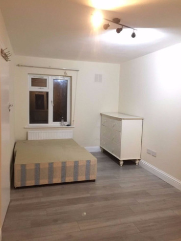 3 Bedroom House Newly Refurbished Available to Rent in Alperton / Hangerlane  1